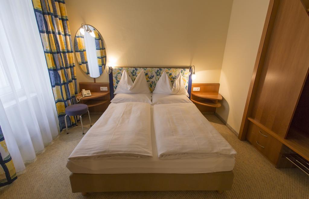 Starlight Suiten Hotel Renngasse Виена Екстериор снимка