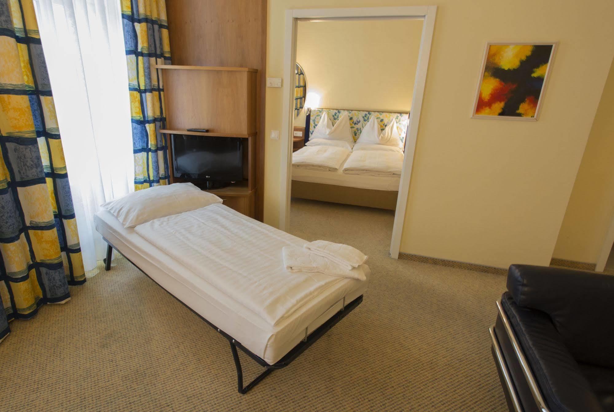 Starlight Suiten Hotel Renngasse Виена Екстериор снимка